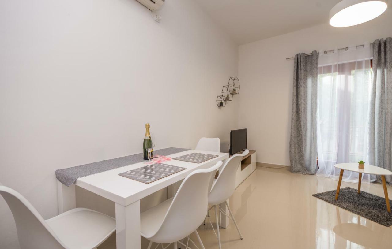 Apartments Kekel Biograd Na Moru Esterno foto